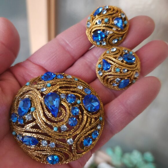 Vintage La Roco Blue Rhinestone Round Brooch & Earring Set - Picture 6 of 7